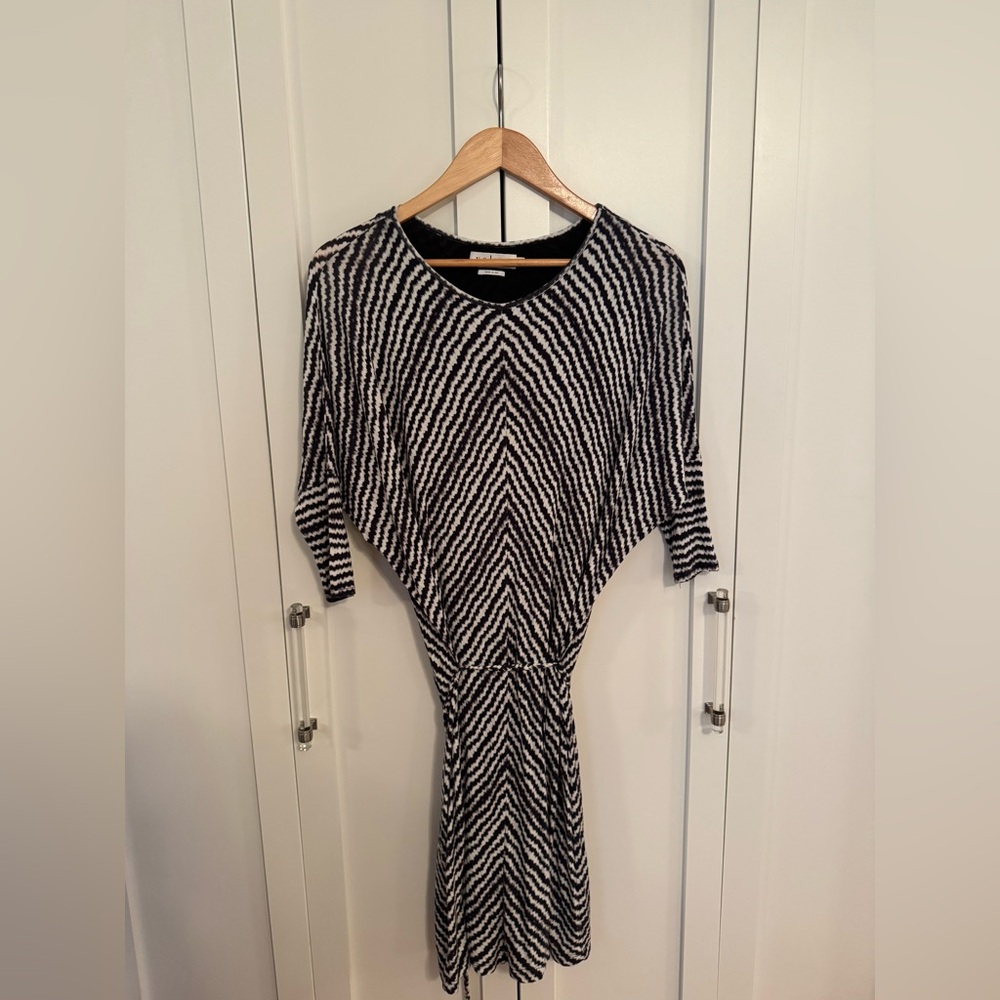 Velvet By Graham & Spencer Black and White 3/4 sleeve dress size P